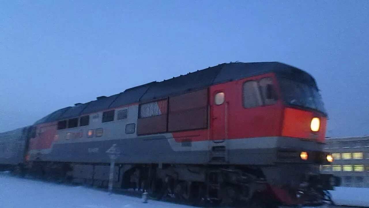 Тэп70-0409. Поезд тэп70 в Котласе. Поезд Котлас Архангельск. Поезд 371ч.