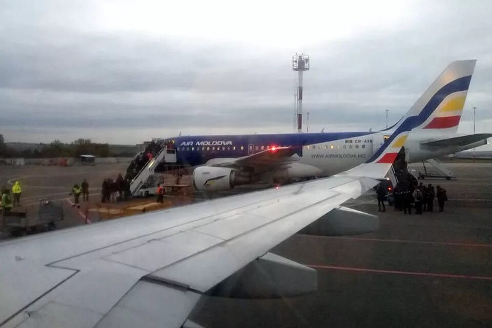 Лететь в кишинев. Air Moldova отменены. Эйр Молдова отменил рейсы. Украинский самолет Молдова. Гражданская Авиация Молдовы сегодняшняя.