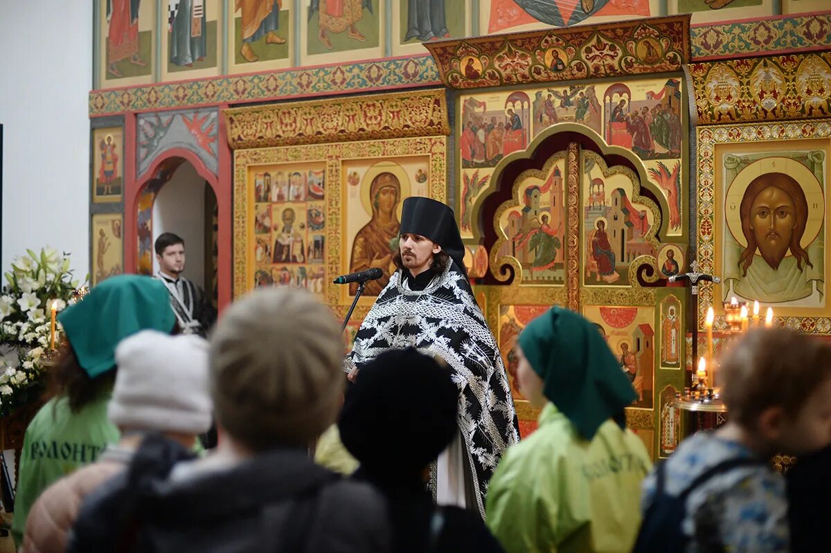 Инокиня вероника зачатьевский монастырь. Молебны рисунки фото. Храм воскресная служба водосвятный молебен детская радость. Инокиня вероника зачатьевский монастырь. Молебен.