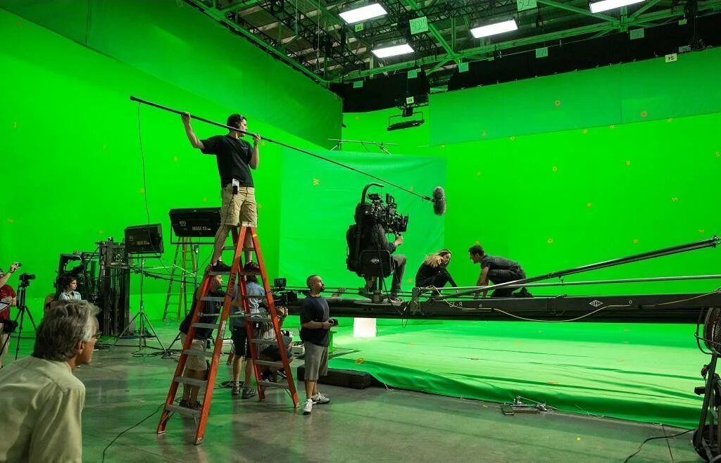 Где снимается шоу. Телестудии передачи вечерний ургант. Последний герой реалити шоу. Телестудия вечерний ургант. Где логика.