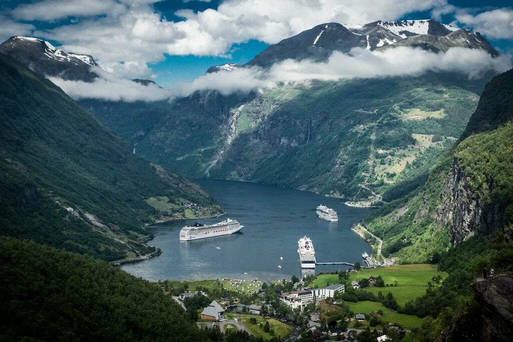 Какая страна имеет природную достопримечательность фьорды. Хардангерфьорд Норвегия. Норвегия Осло Гейрангер. Согнефьорд Норвегия. Скандинавия фьорды.