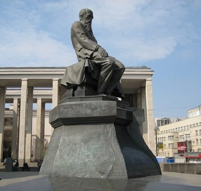 ргб памятник достоевскому. памятник достоевскому (москва, ргб). памятник достоевскому (москва, ргб). памятник у библиотеки ленина. чей памятник у библиотеки имени ленина.