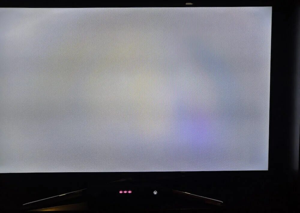 На телевизоре появились светлые пятна. Экран телевизора Samsung 7000. Пятна на телевизоре Samsung. Экран на самсунг телевизор ЖК. Темные пятна на телевизоре Samsung.