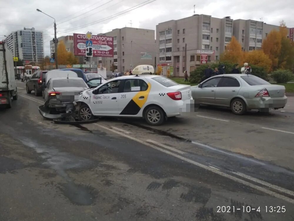 ДТП С таксистом в Вологде. Авария такси Вологда Вологда. Таксист разбил