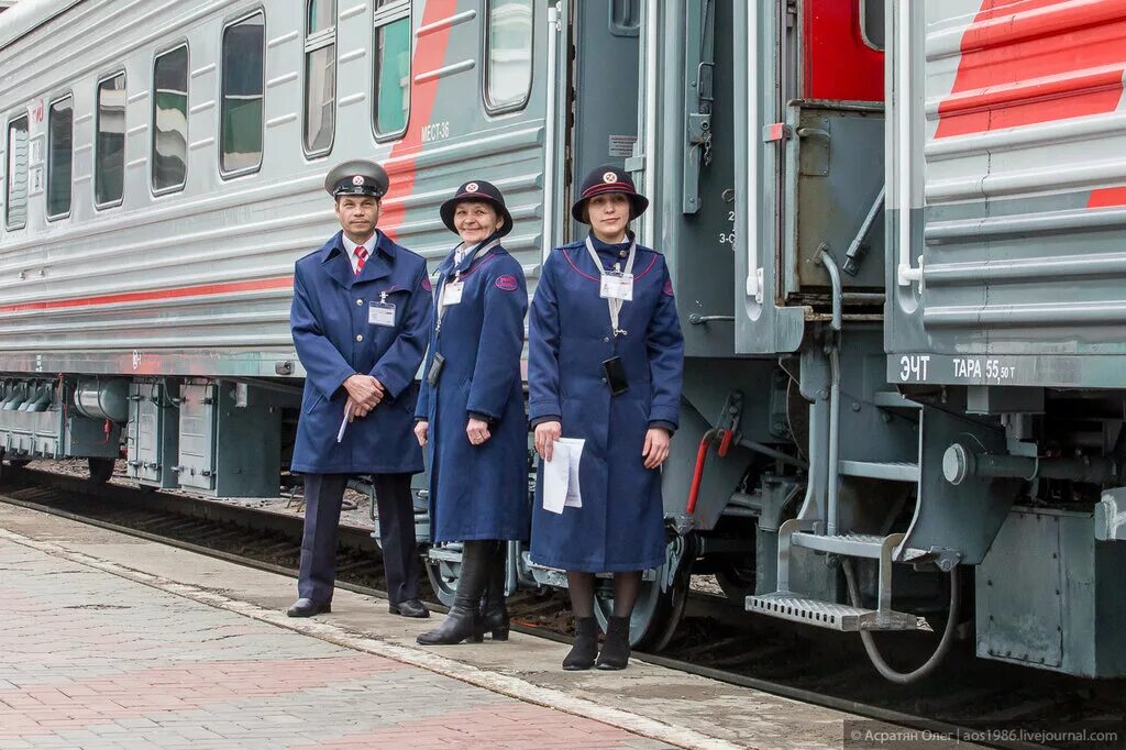 Проводник пассажирского вагона. Форма проводника пассажирского вагона. Проводник пассажирского поезда. Проводник РЖД.