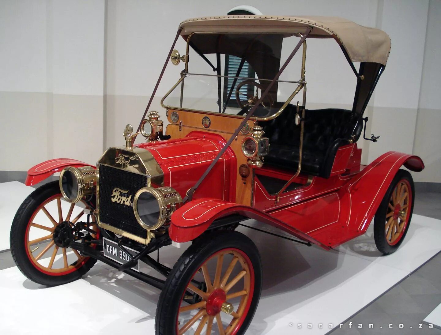 Первые серийные автомобили. Ford model t 1908. Форд модель т 1904. Двигатель Форд т 1908.