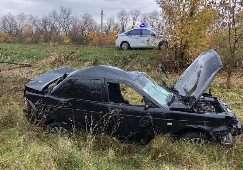 Приора в кювете. Авария в Волгоградской области. ДТП В Новоаннинском районе Волгоградской области.