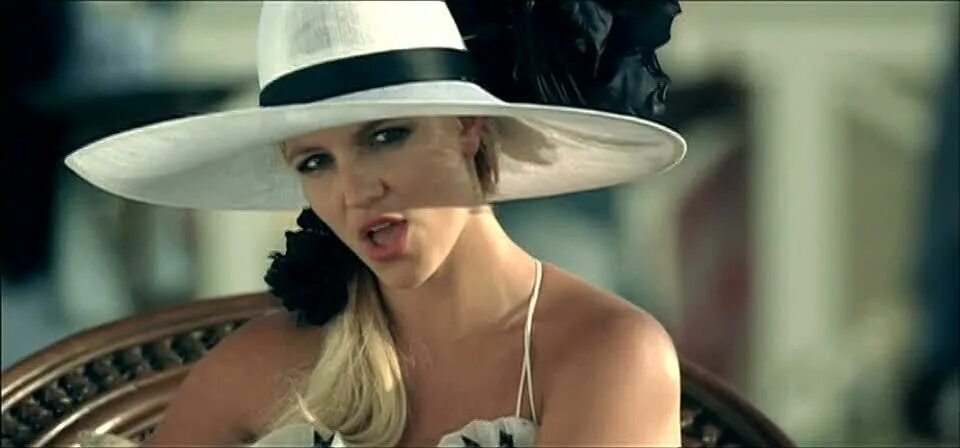 Мужчины в клипе radar бритни спирс. Бритни спирс радар секси. Бритни спирс radar. Britney spears radar. 2009 hd.