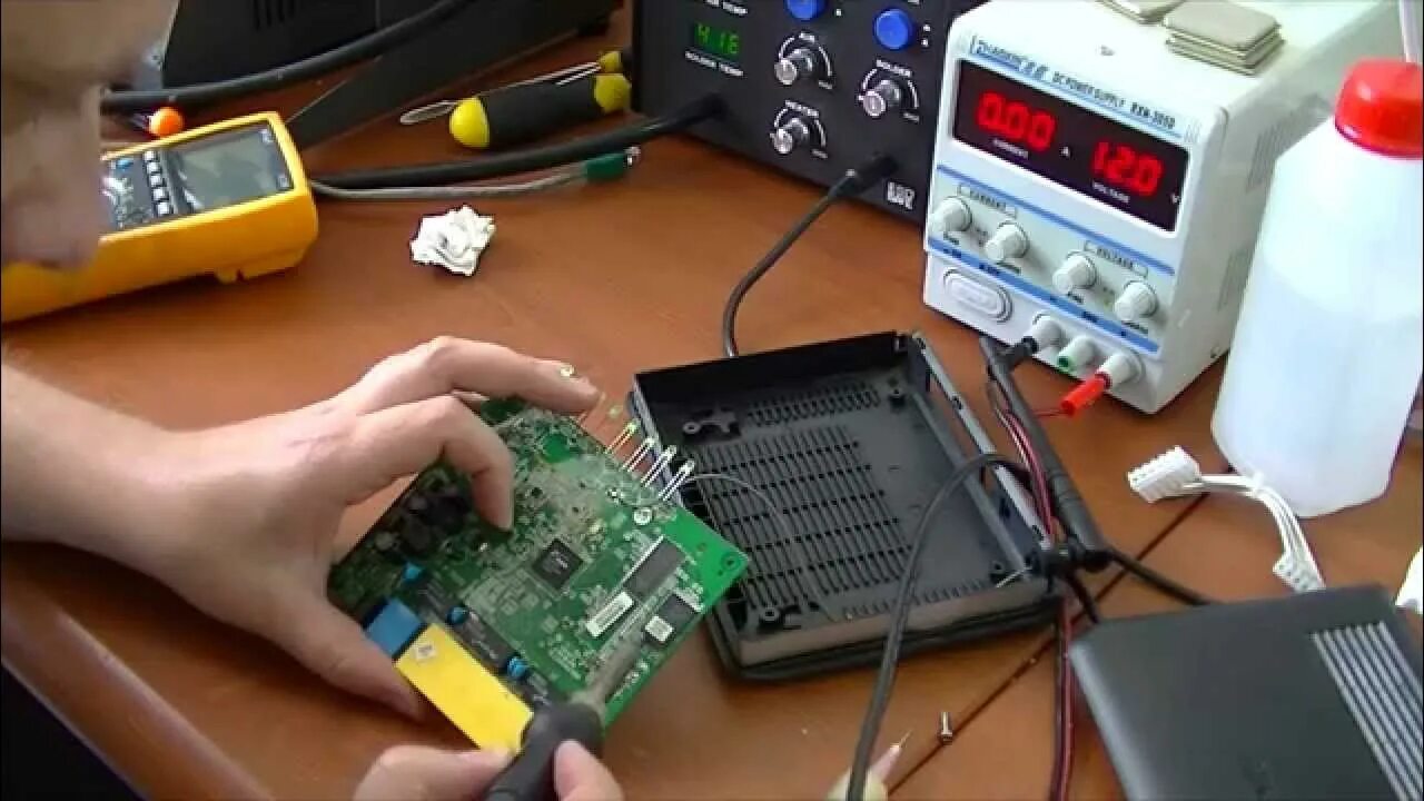 Индикаторы на роутере asus. Роутер asus rt-ac66u dual band 3x3. Роутер от асус характеристика. Ремонт роутера asus. Как разобрать asus.