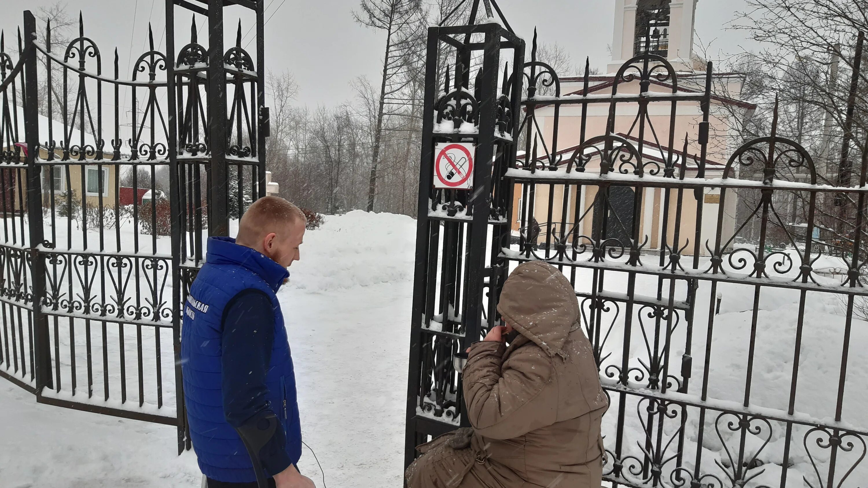 Сторож в архангельске. Нищий Архангельск. Бездомные пенсионеры. Бедняки в Клинцах. Архангельск нищета дети.