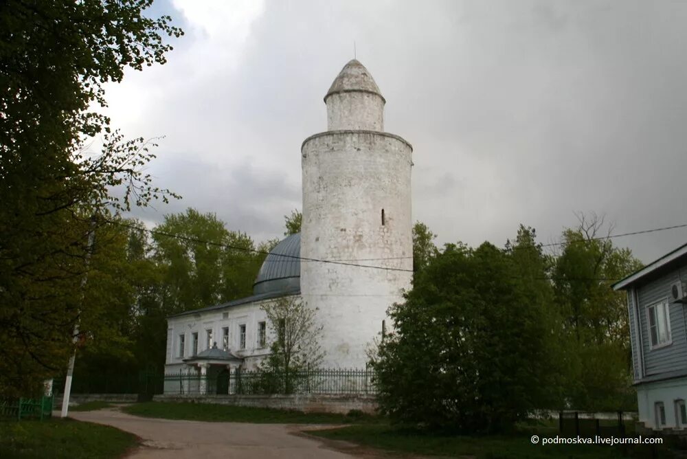 Городок на оке. Касимов минарет Ханской мечети. Башня минарет Касимов. Ханская мечеть в Касимове Касимов. Касимов Старая Татарская мечеть.