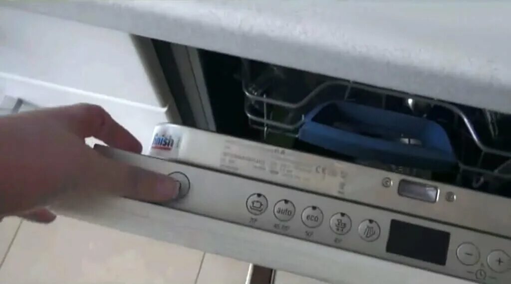Электролюкс гудит. Посудомоечная машина Whirlpool DWH b00. Gv663c61 посудомойка. Переключатель посудомоек Аристон. Посудомойка веко DFS 1511 панель управления кнопками.