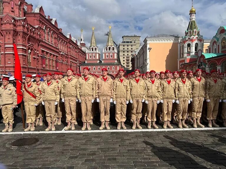 Участие в параде победы. Парад на красной площади юнармейцев. Юнармия на параде Победы в Москве. Парад Победы 9.05.2022 Москва трибуны. Юнармия на параде 2022 Москва.