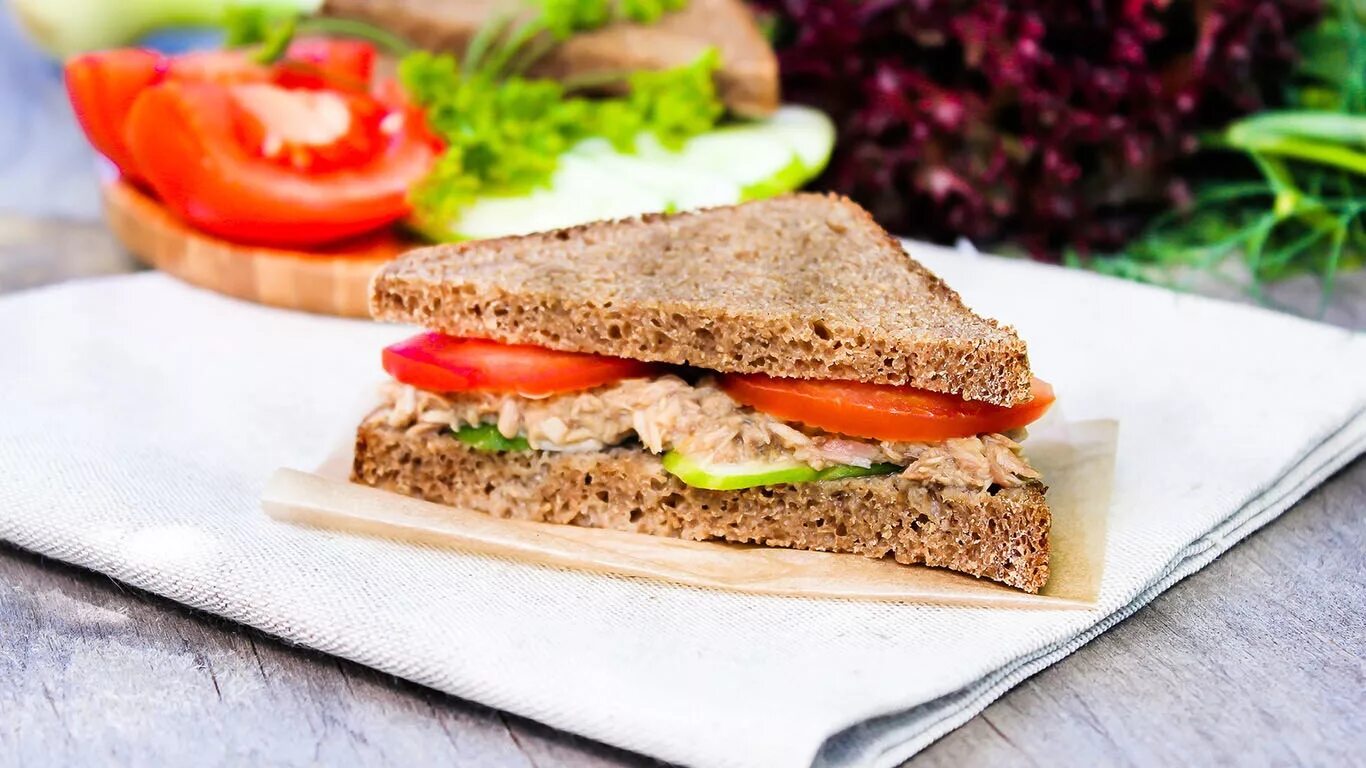 Необычный бургер. Польза бутерброда. Бутерброд с зеленью. Красивые бутерброды с колбасой. Польза бутерброда.