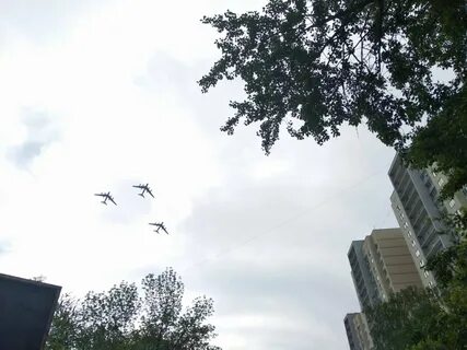 Над саратовом летают