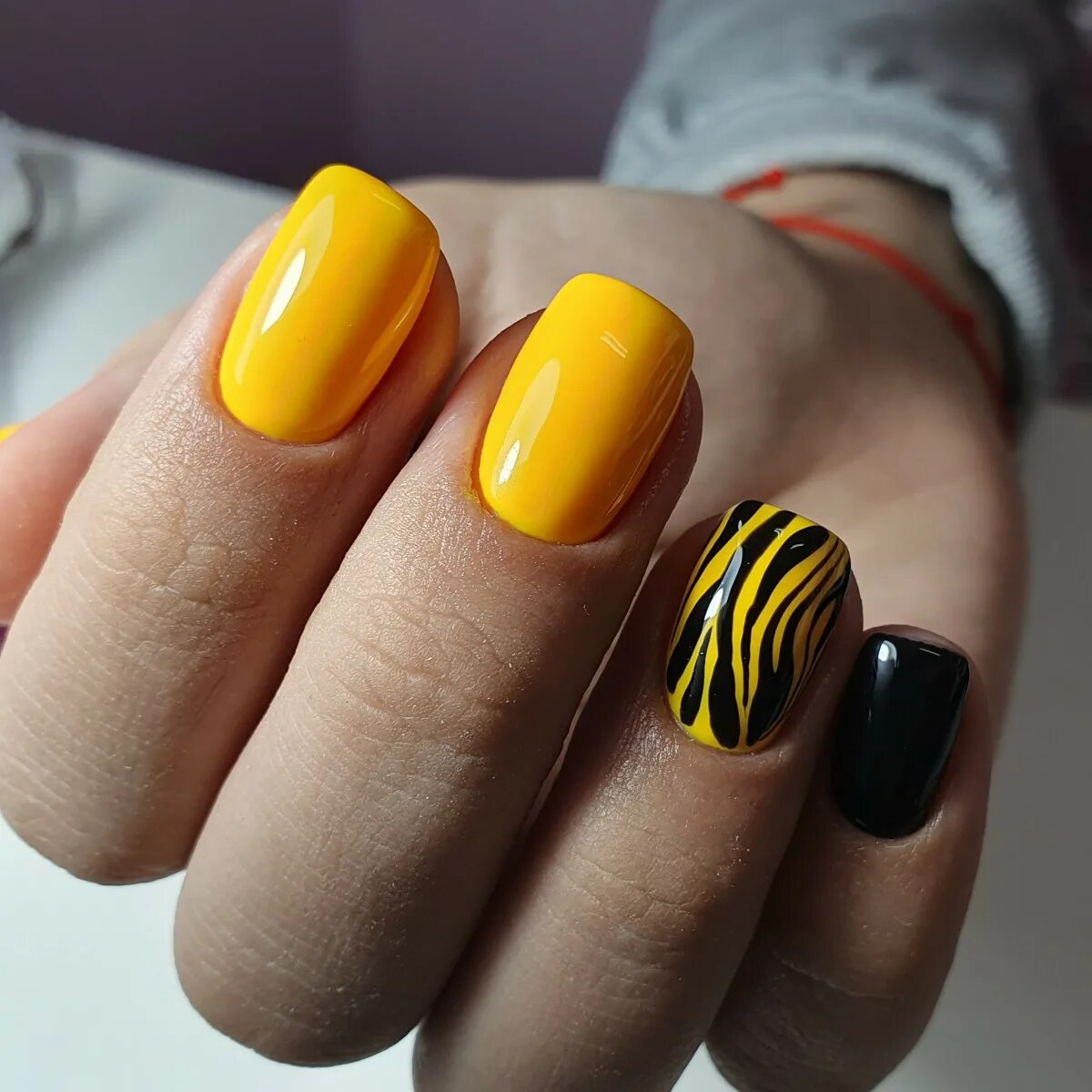 Желто черный маникюр на короткие Pin on nails Perfect nails, Gel nails, Manicure