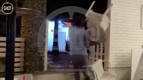 Блогерша ксанни бани избили
