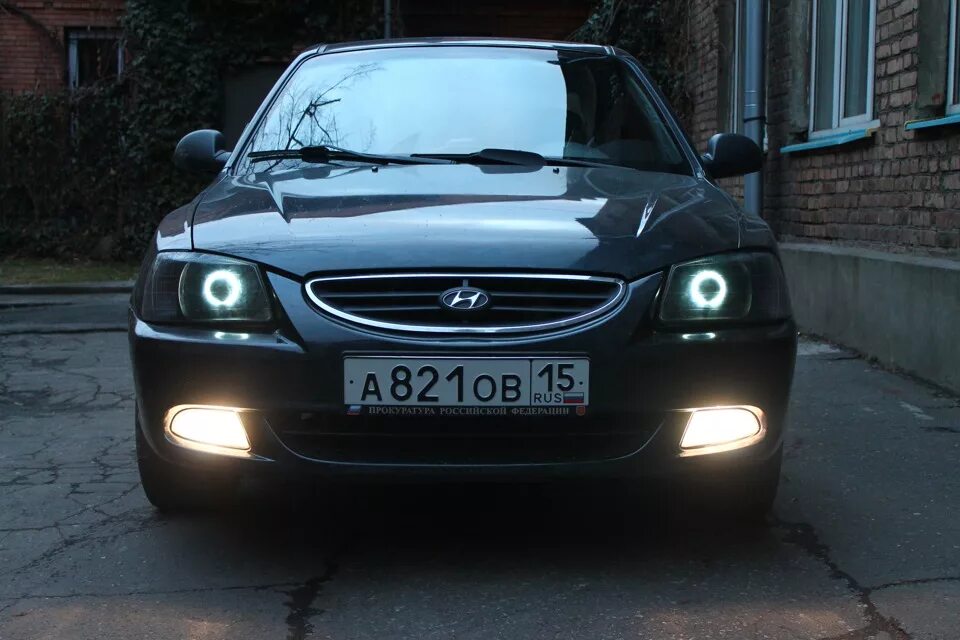 Линзы Hyundai Accent. Линзы на фары Hyundai Accent. Хендай акцент 2008 ангельские глазки. Линзы на Хендай акцент ТАГАЗ. Маски с ангельскими глазками