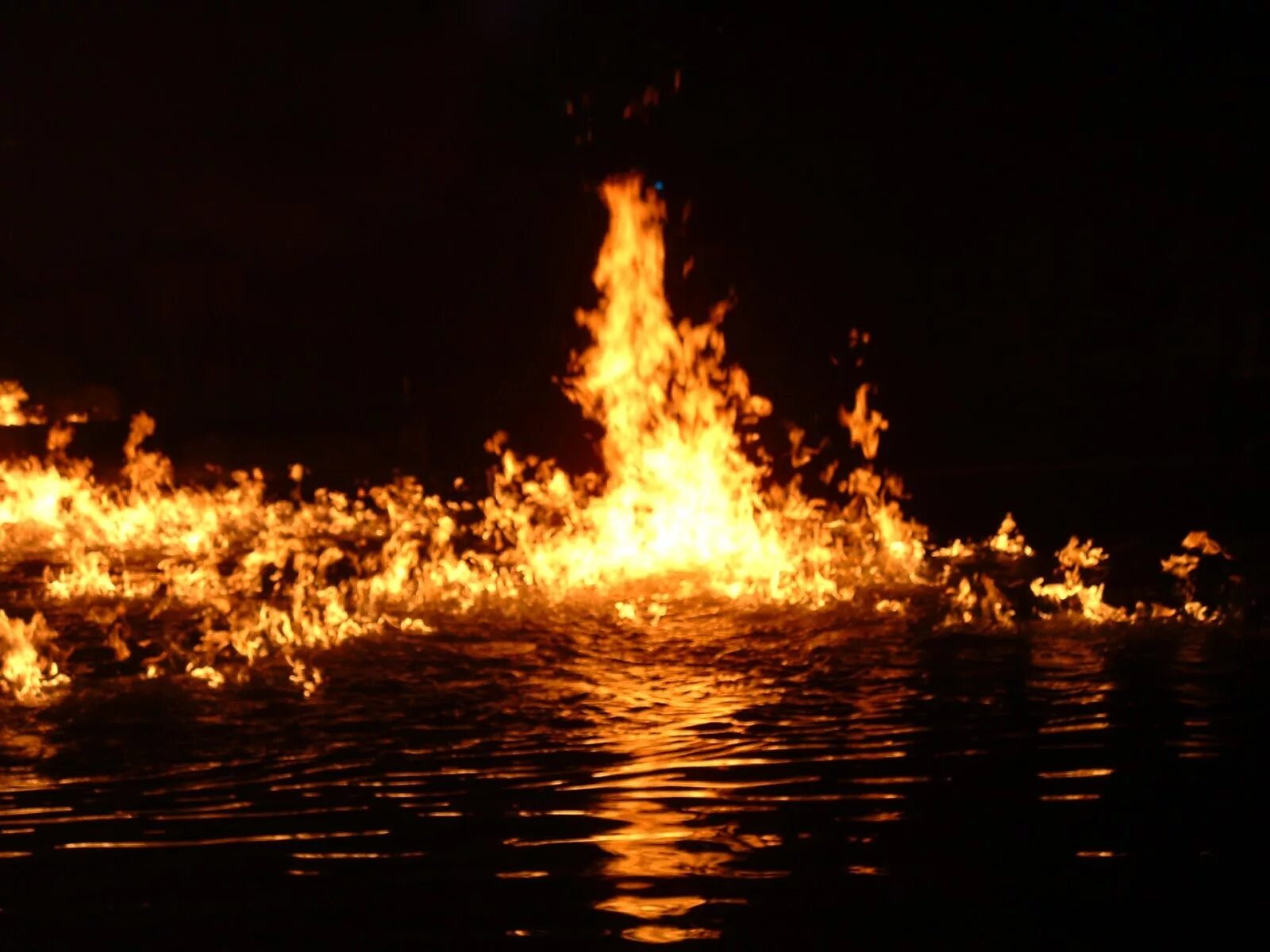 Огонь и вода. Горящее море. Огонь и море. Огонь. Может ли вода сгорать