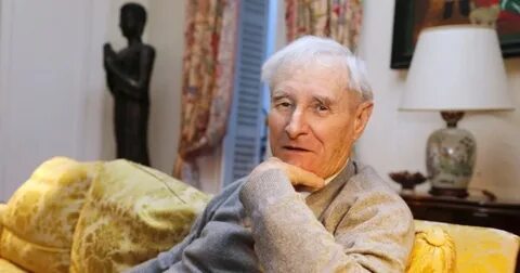 Французский писатель мало