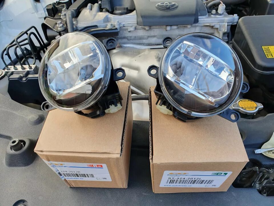 Противотуманные фары светодиодные toyota. Led ПТФ Toyota Camry. Фара противотуманная led Toyota Camry 50. Camry 55 ПТФ led. ПТФ Toyota Camry 50.