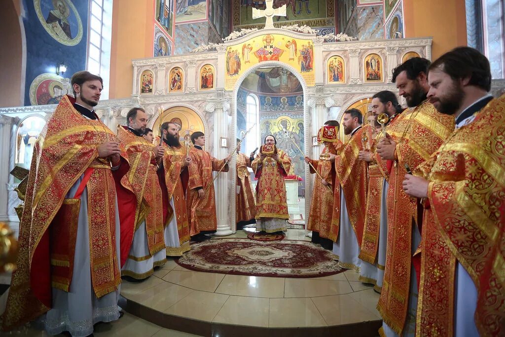настоятель псково-печерского монастыря гавриил. служба в михайловском соборе. свято михайловский собор ижевск пасха. храм тихвинской иконы божией матери паздеры духовенство. служба в михайловском соборе.