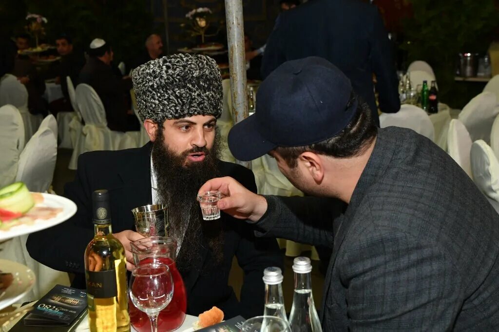 Узбек еврей дагестан. Дербент синагога горских евреев. Горские евреи биняминовы. Бухарские евреи в узбекистане. Евреи в дагестане.