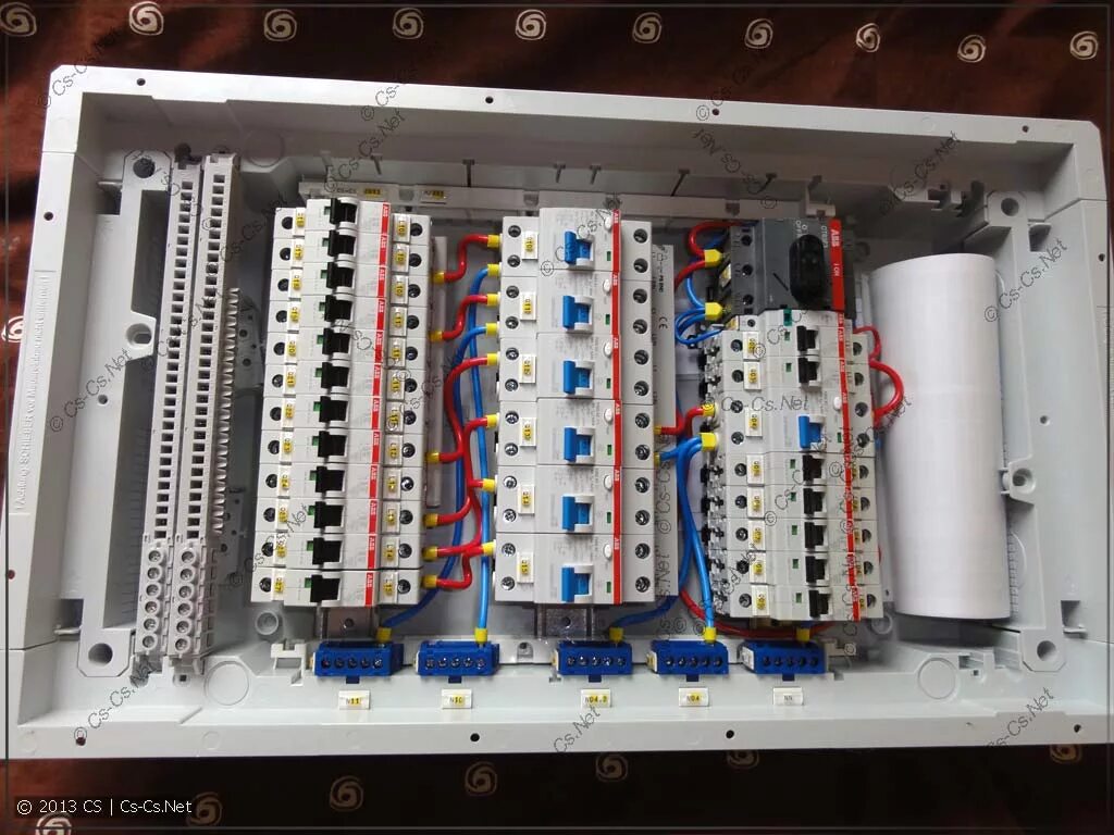 Щит 650. ABB uk650. Щит АВВ uk 648e, 48 модулей, с клеммным блоком. ABB шкаф uk624. ABB uk630v3ru 48.