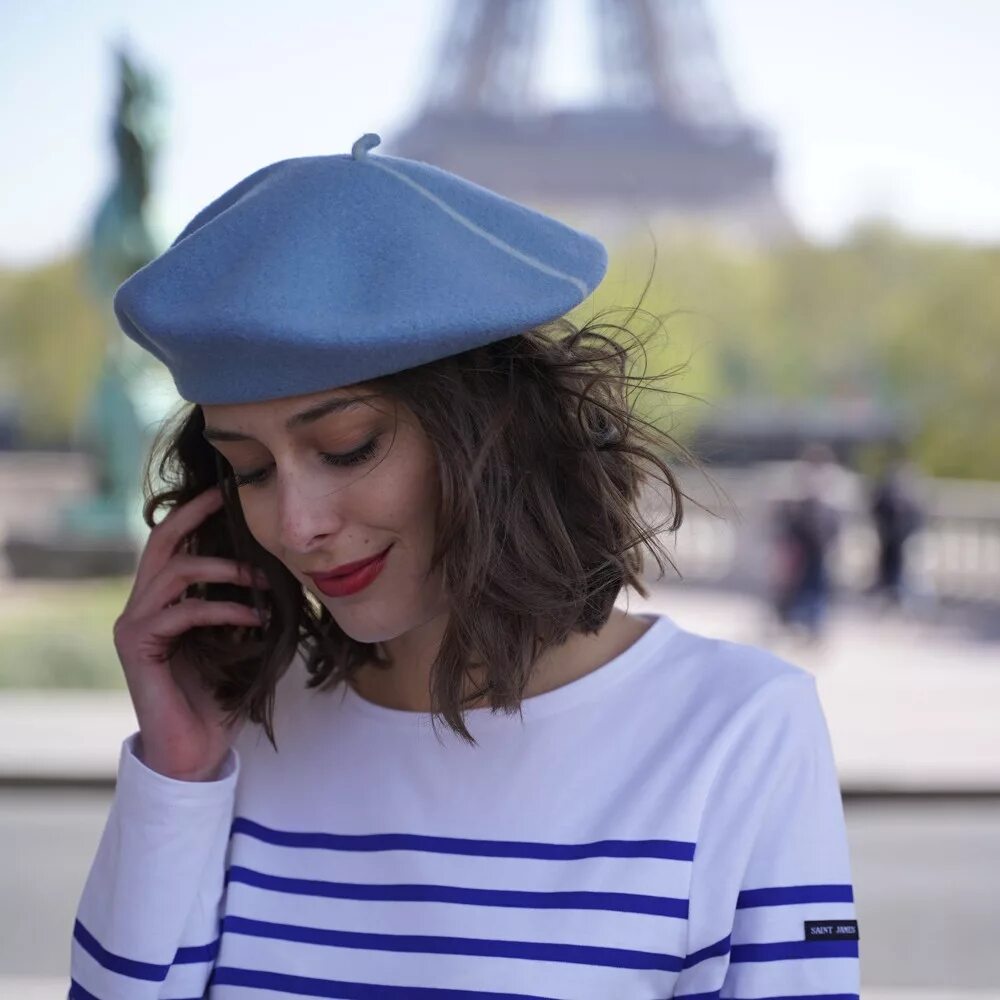 Девушка которая берет в тот. Берет женский. Девушка которая берет в тот. Девушка которая берет в тот. Девушка которая берет в тот.