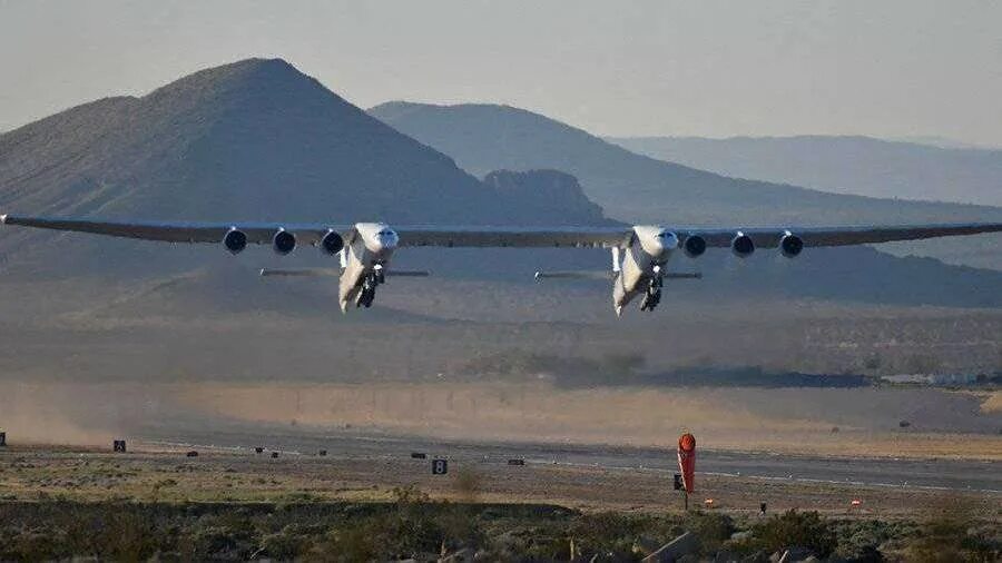 Самолет мрия ан-225. Летит огромный самолет. Боинг 747. Летит огромный самолет. Ан-225 мрия.