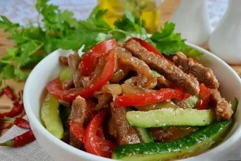 Свежие огурцы с мясом