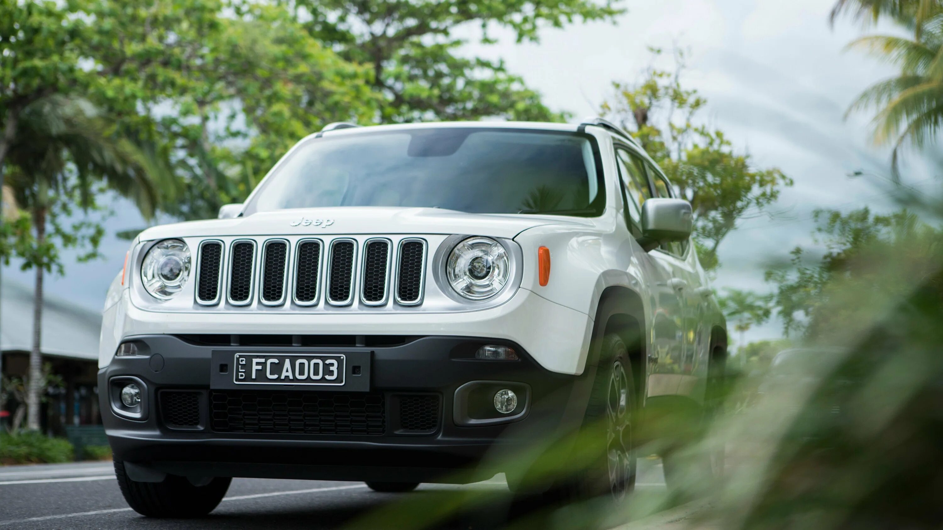 Джип Ренегат белый. Jeep Renegade белый. Jeep Renegade 2022. 2015 Jeep Renegade Limited. Включи машину джип