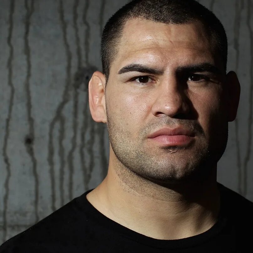 Кейн веласкес юфс. Веласкес юфс. Cain velasquez wrestling. Cain velasquez ufc. Кейн веласкес.