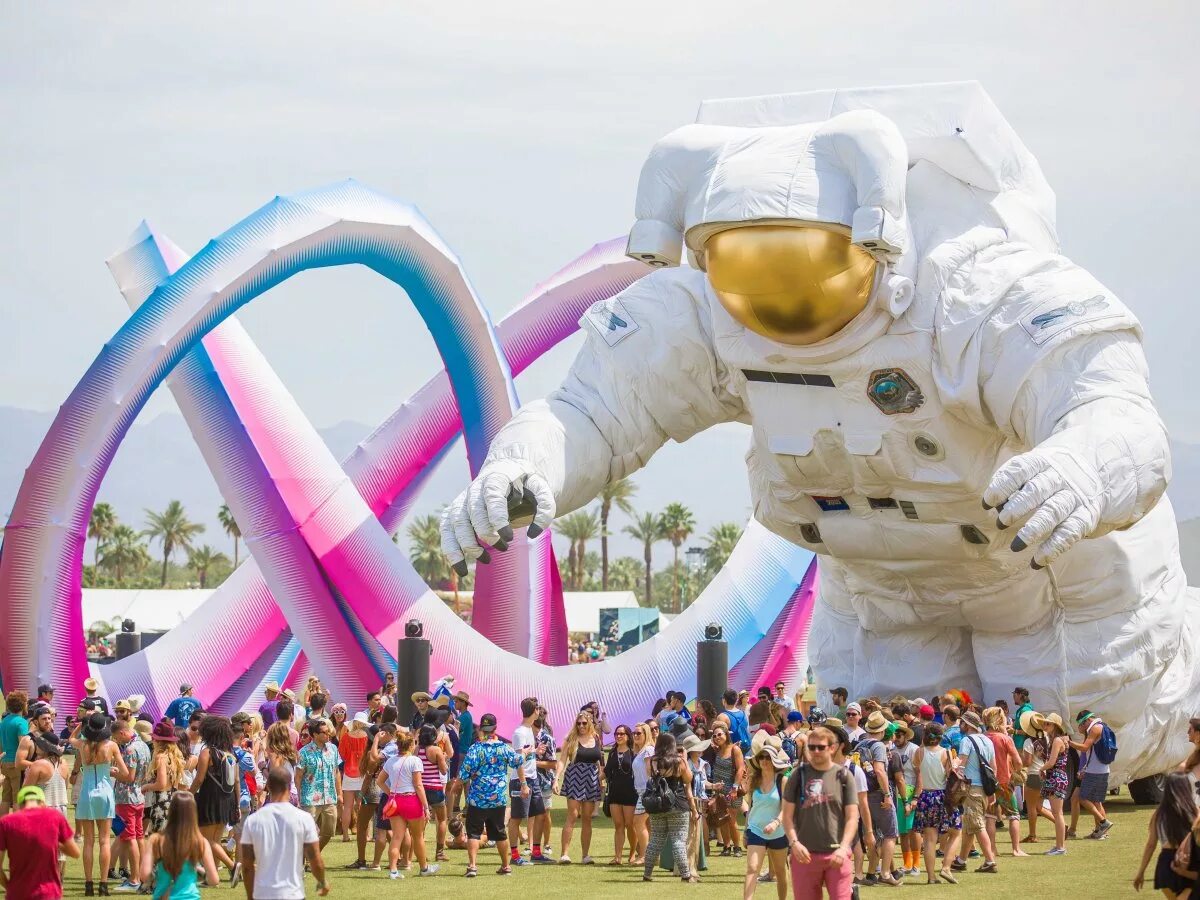 Необычные праздники 2024 году. Coachella 2019. Коачелла 2024. Самые необычные праздники. Необычные мероприятия.