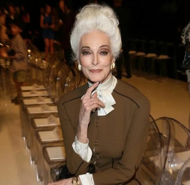 Granny model. Кармен делль’орефиче. Granny model. 90 летняя модель дафна селф. Гренни джоэл актриса.
