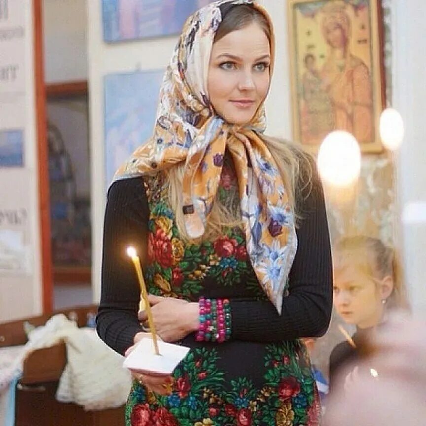 Какой платок надеть на благовещение. Православные женщины в платках. православная девушка в платке. платок на голову. красивые православные девушки.