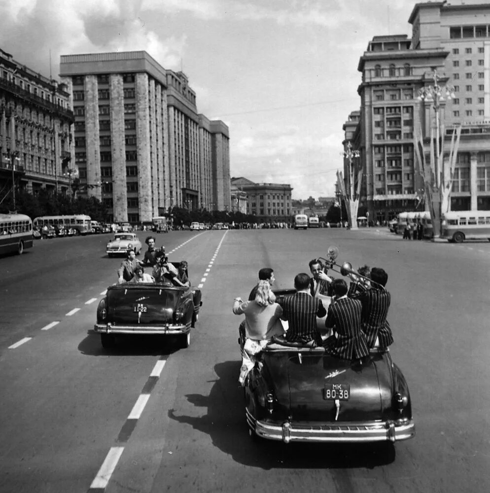 1900 1960. Всемирный фестиваль молодёжи и студентов в Москве 1957. Фестиваль молодежи в СССР 1957. Оттепель 1960. Московский фестиваль молодежи и студентов 1957.