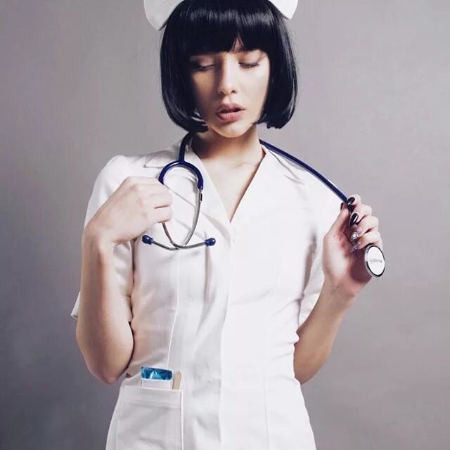 Медсестра красивое видео. Красивые медсестры. Девушка медсестра. Медсестра фото. Фотосессия в образе медсестры.
