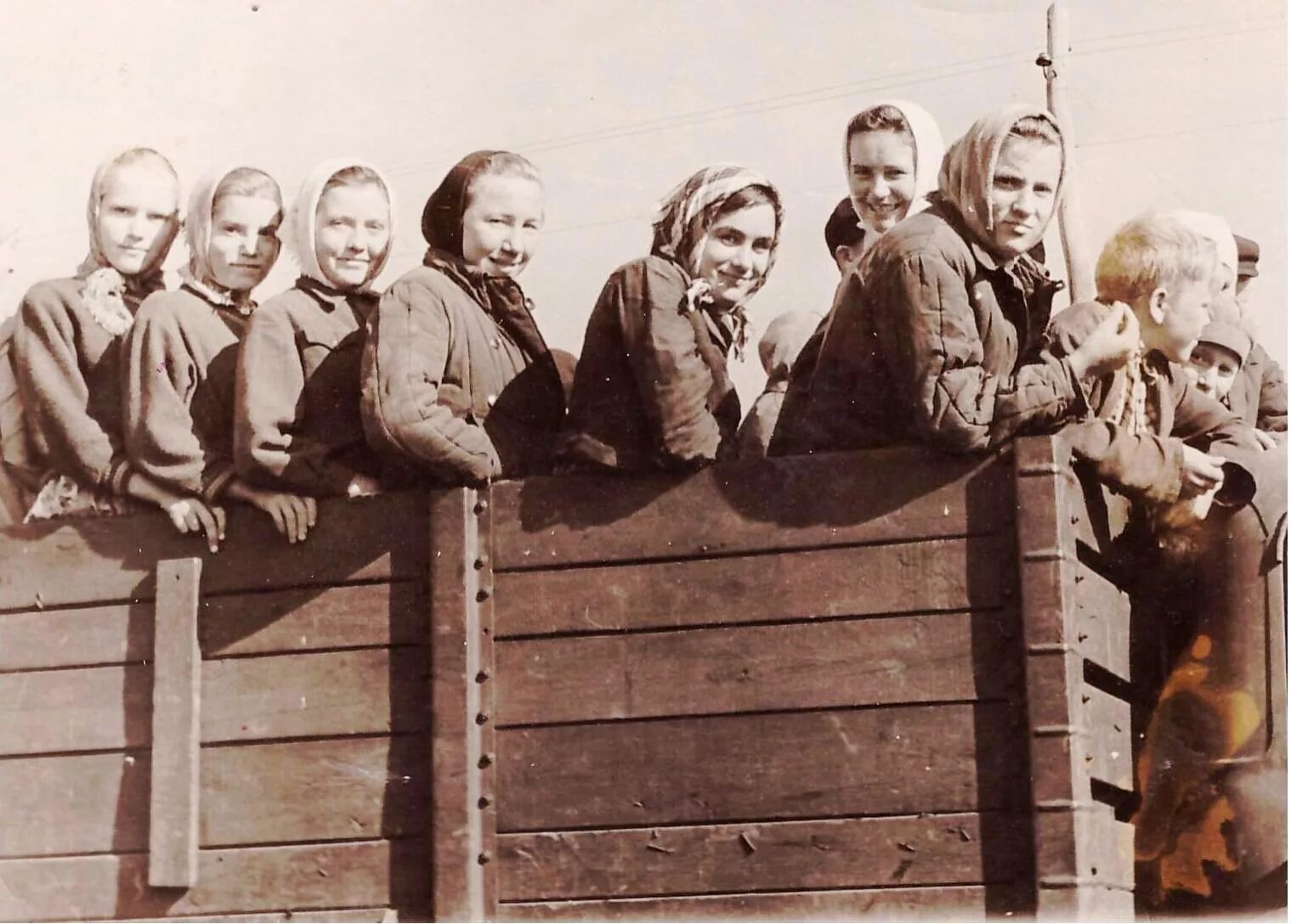 Carnaby street 1966. студенты глазовского педагогического техникума 30-е годы. москва тверская в 80е. москва улица горького 1966. 60 е гг хх в.