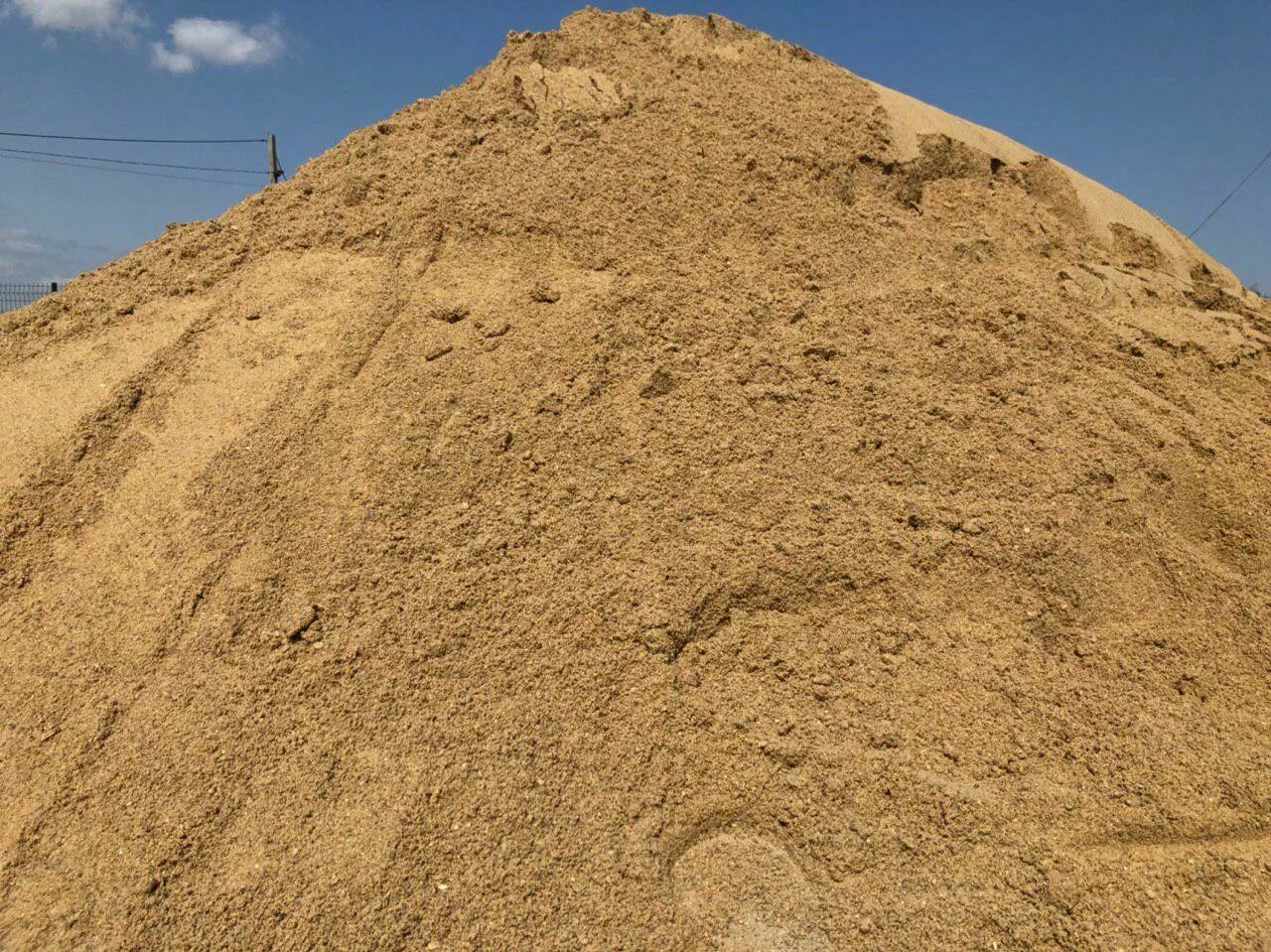 ПГС 4n410. Песок Речной мытый сеяный. Песок строительный карьерный. Песок на стройке.