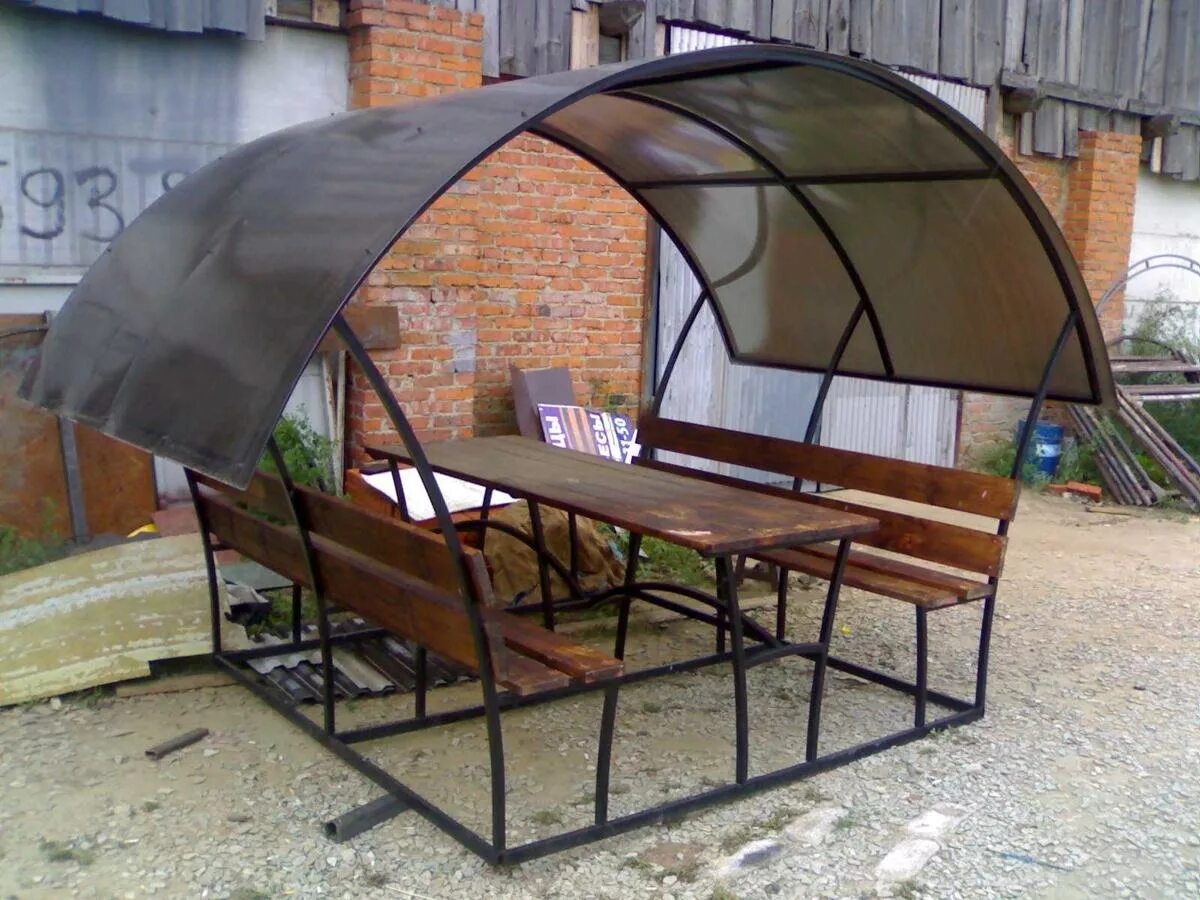 Из профтрубы для дачи. Стол садовый с крышей. Беседка металлическая разборная. Качели для сада из металла. Беседки для дачи из профиля металлического.