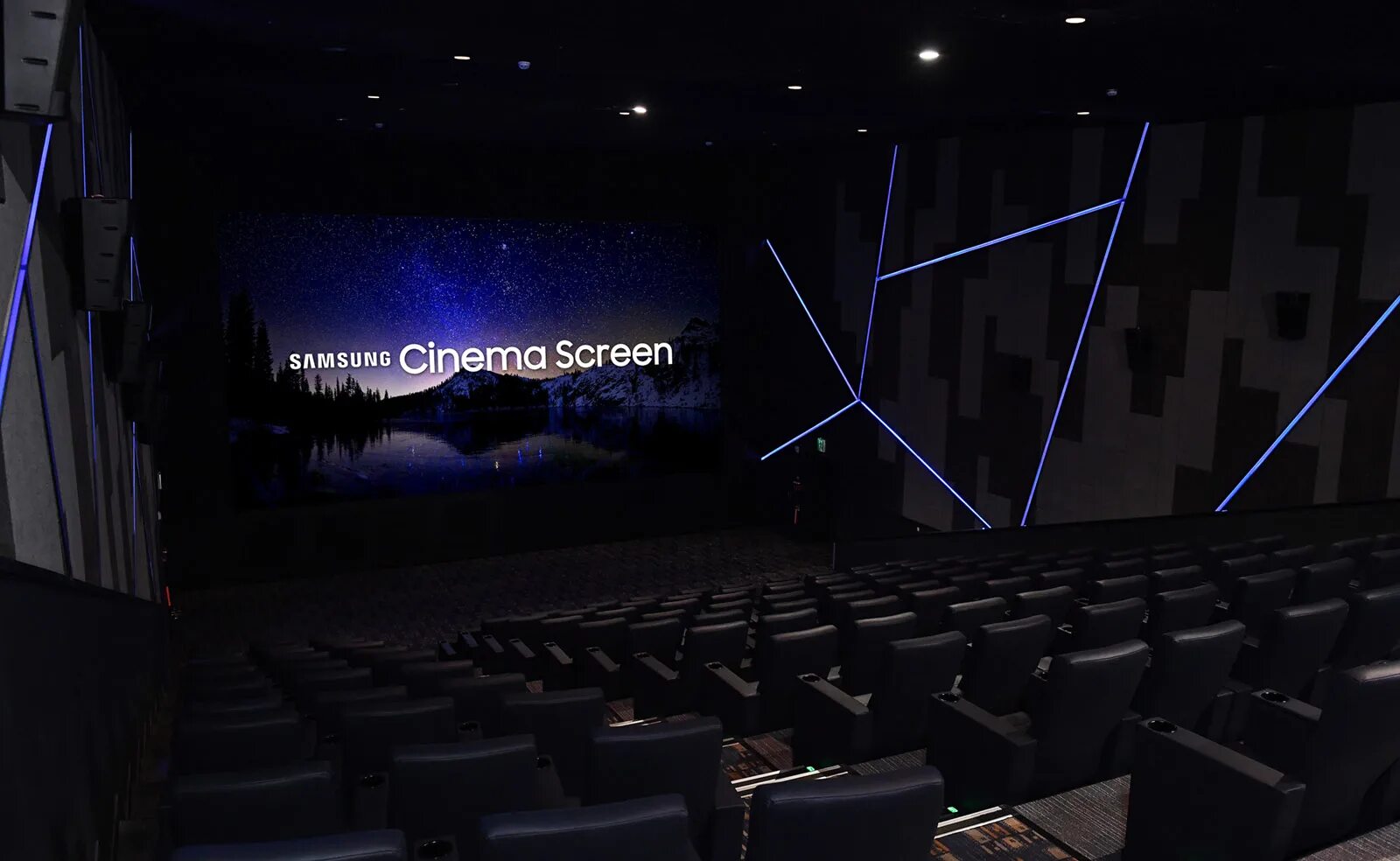 Лед 3 купить синема. Samsung led Cinema. Экран кинотеатра. Светодиодный экран для кинотеатра. Led экран для кинотеатра.