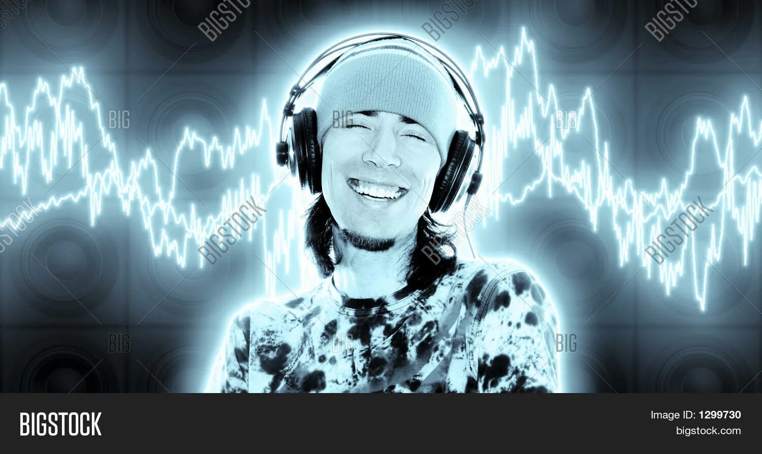 Зарядиться музыкой. Зарядиться музыкой. Наушники для девушек. Диджей с наушниками. Человек с магнитолой.