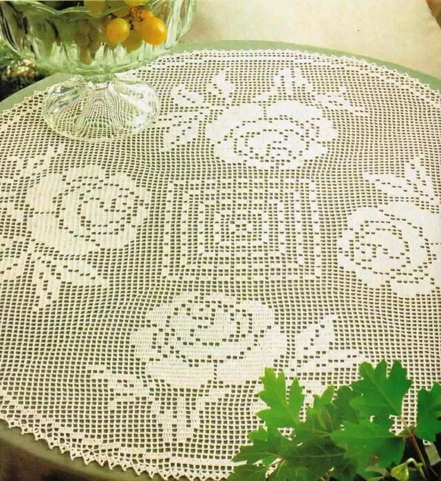 Салфетка скатерть филейная. Круглая скатерть филейная. Салфетка скатерть филейная. Скатерть крючком. Круглая скатерть филейная.