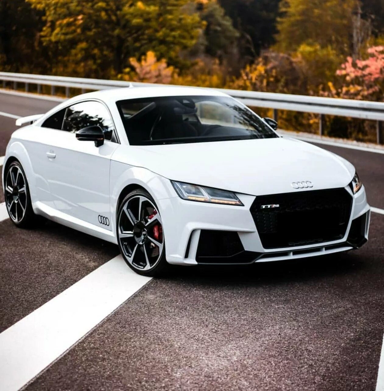 Toyota audi. Audi tt r8. ауди i8 спорт. ауди тт спортивная. audi r8 и тт.
