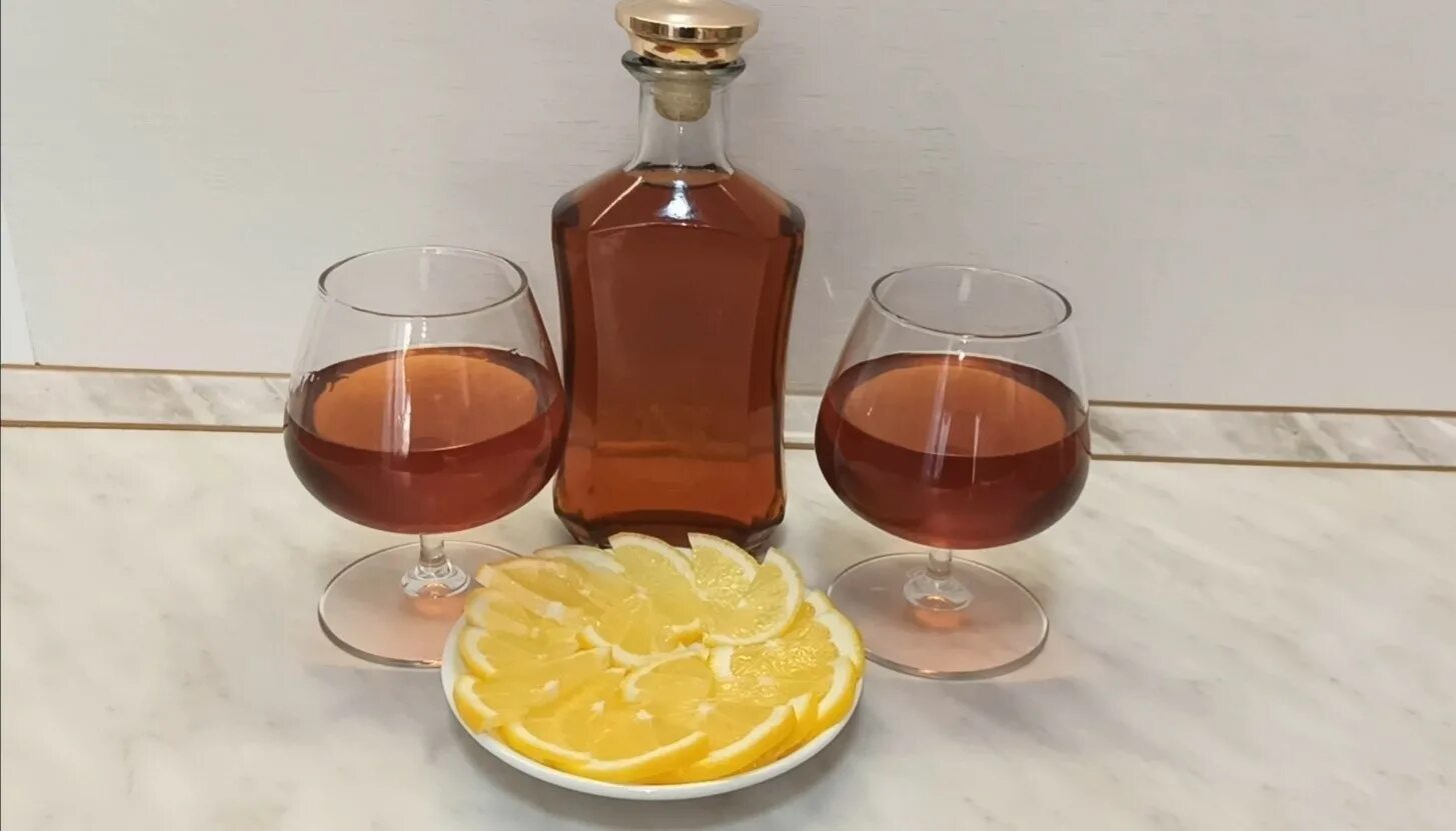 Рецепт коньяка на самогоне на дубовой коре. Рецепт коньяка на самогоне на дубовой коре. Домашний коньячок. Рецепт коньяка на самогоне на дубовой коре. Настаивание виски на дубовой щепе.