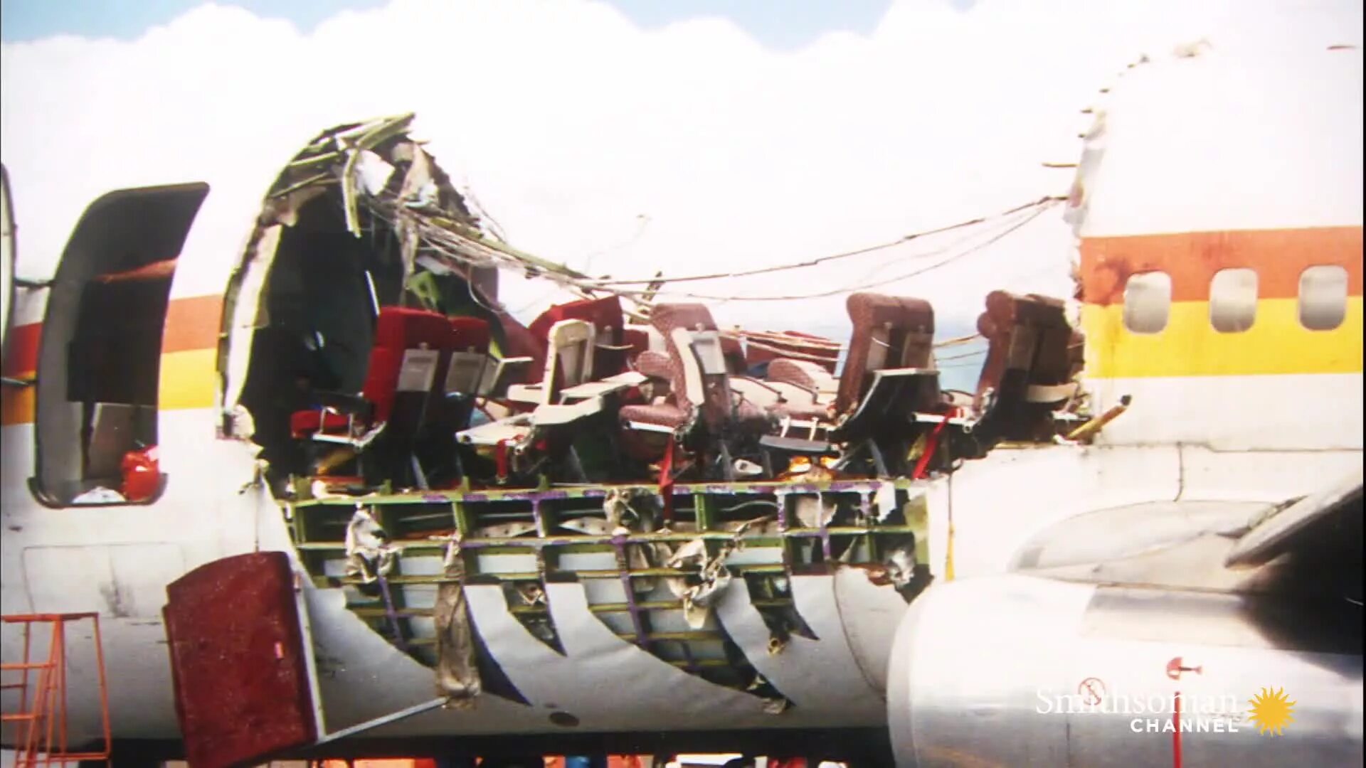 Трапы надувные на вс 767. Возгорание стойки шасси. United airlines flight 811. Boeing 747 разгерметизация. Взрыв двигателя боинг 737.