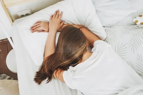 Во сне трогала волосы