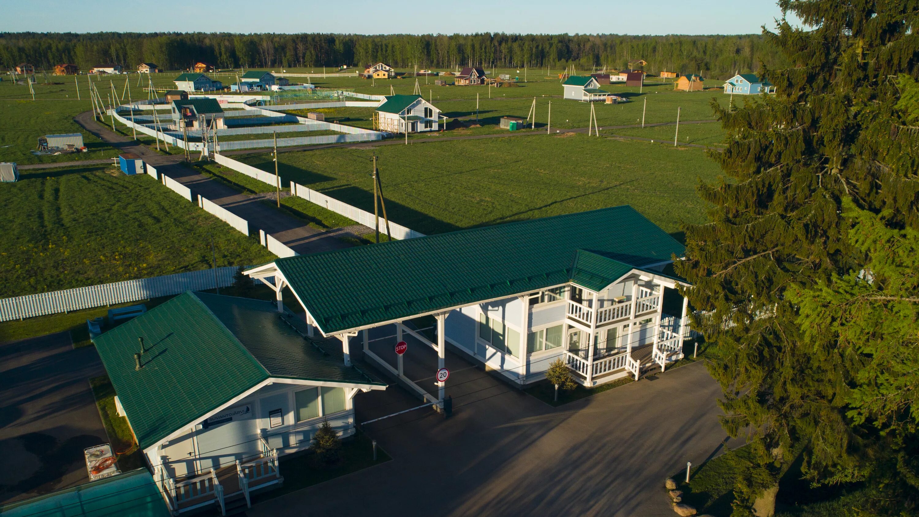 Коттеджный посёлок белый берег раменский район. Коттеджный поселок белый берег донцо. Белый берег суздаль фото. Земля в белых берегах. Земля в белых берегах.