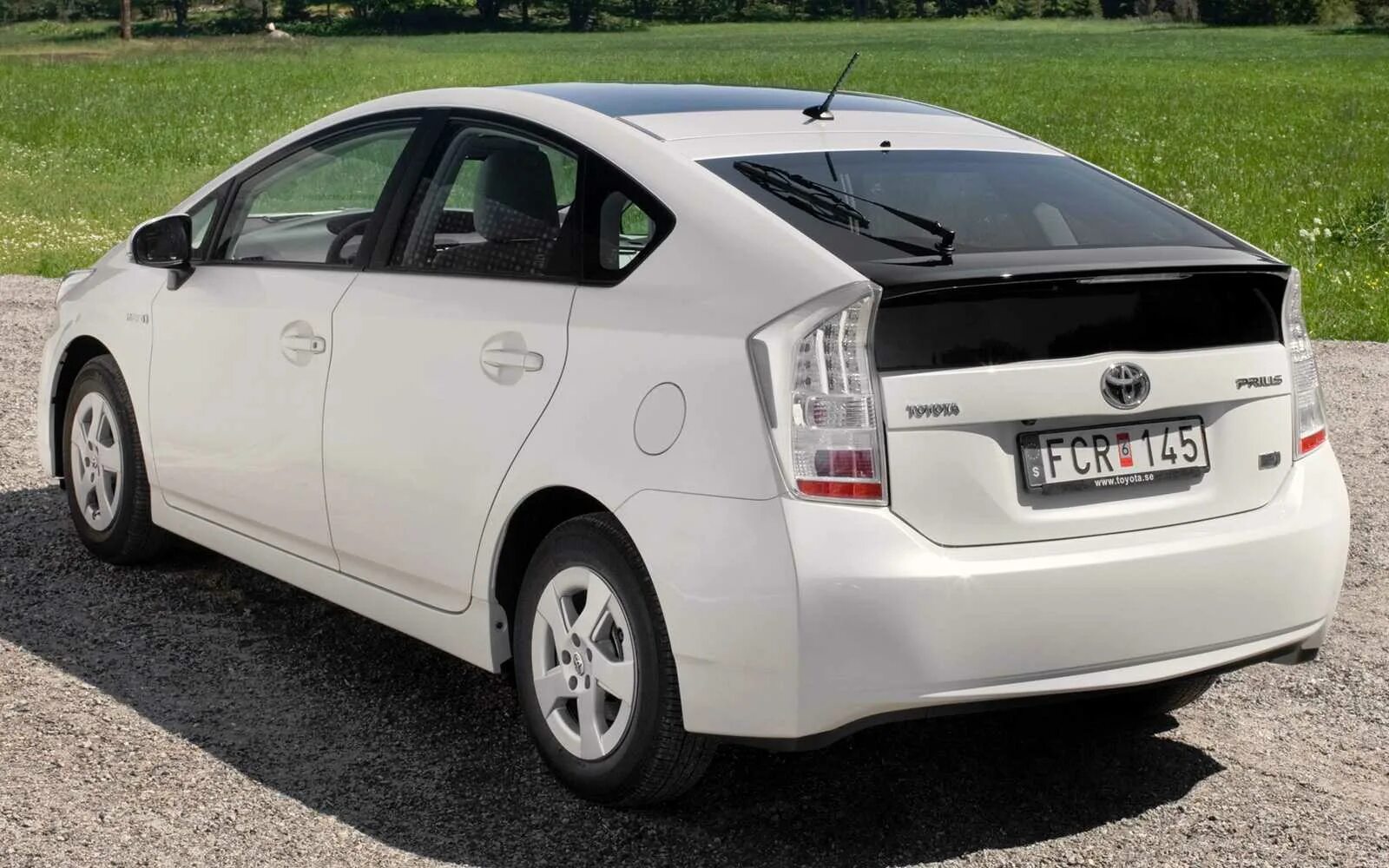 Тойота приус поколения. Toyota Prius 3. Toyota Prius III 2009. Toyota Prius 2015 3. Toyota Prius 2009-2015.